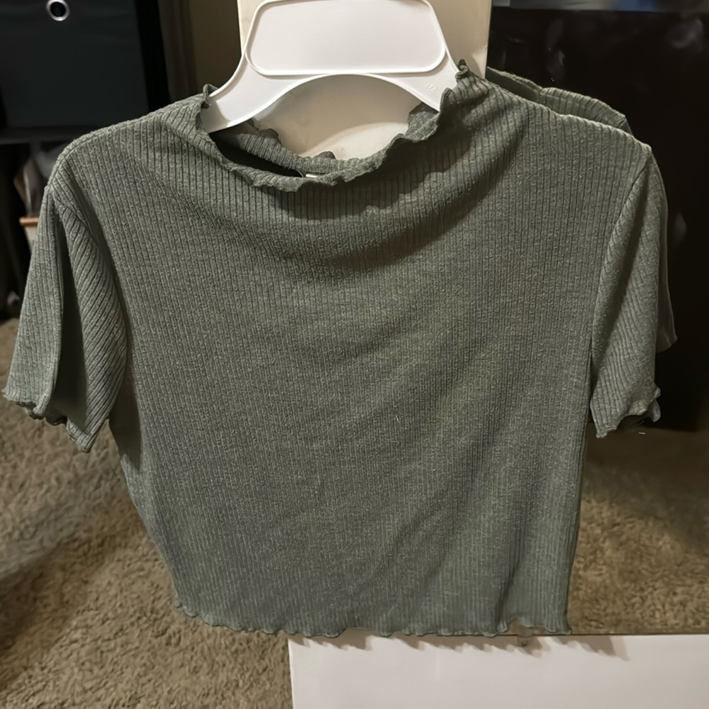 Green cropped shirt